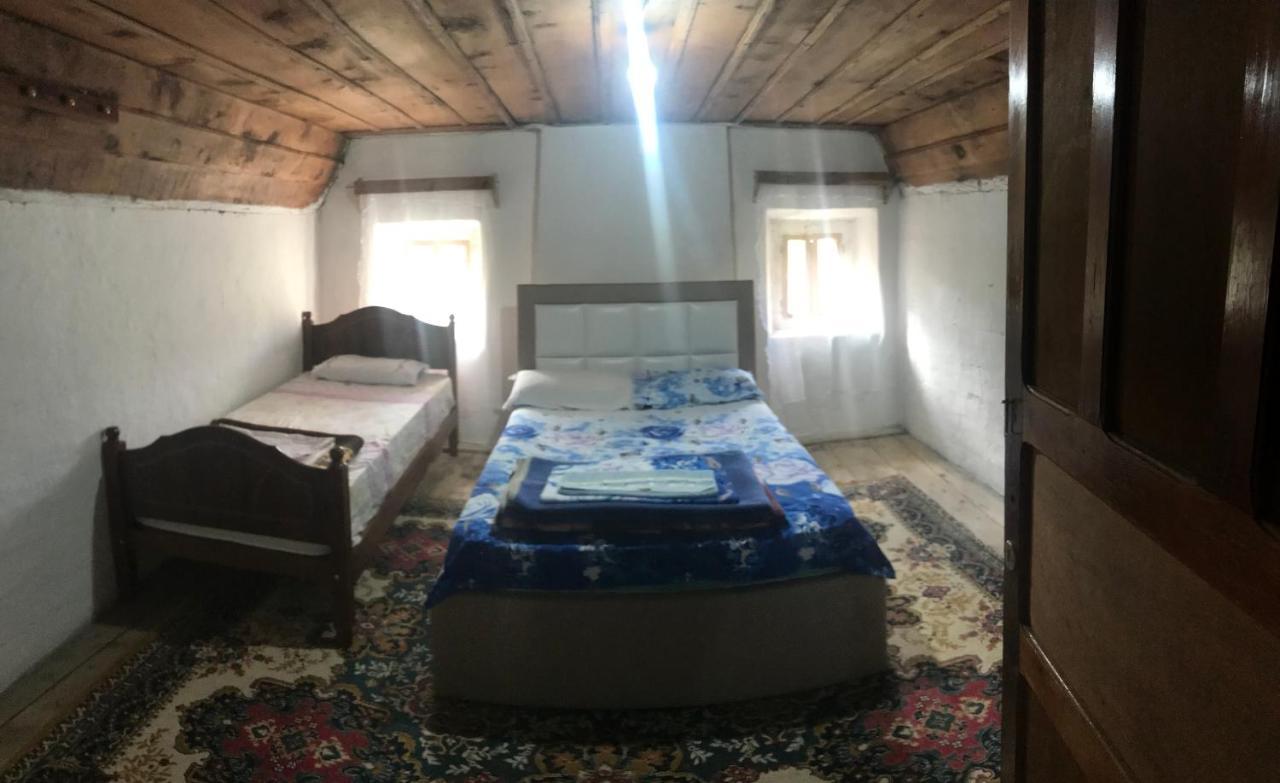 Marash Rrgalla Guesthouse テス エクステリア 写真