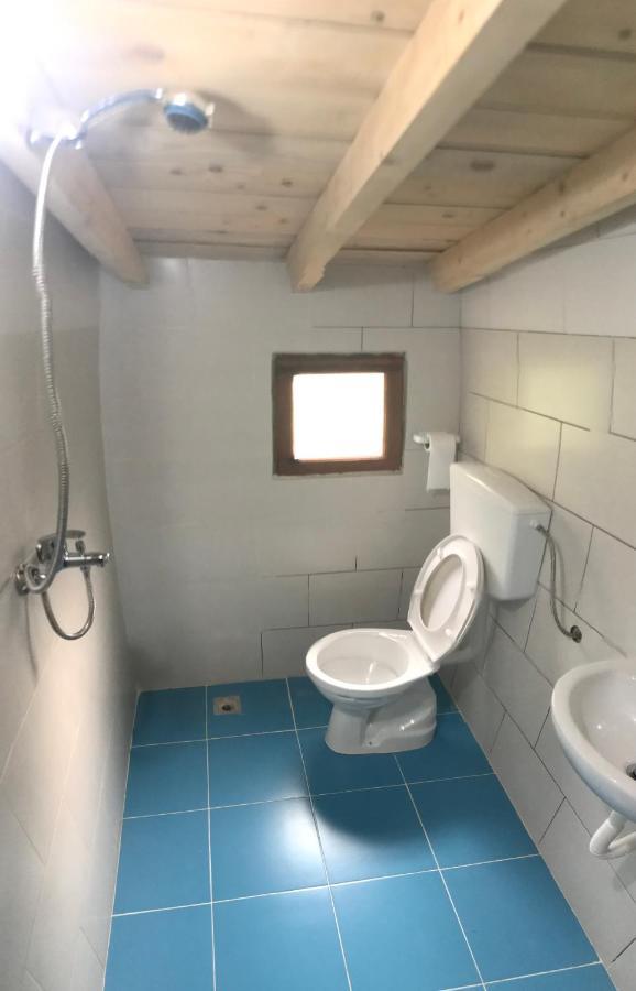 Marash Rrgalla Guesthouse テス エクステリア 写真