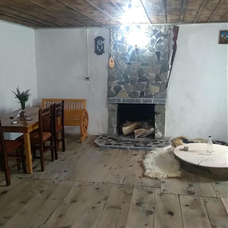 Marash Rrgalla Guesthouse テス エクステリア 写真