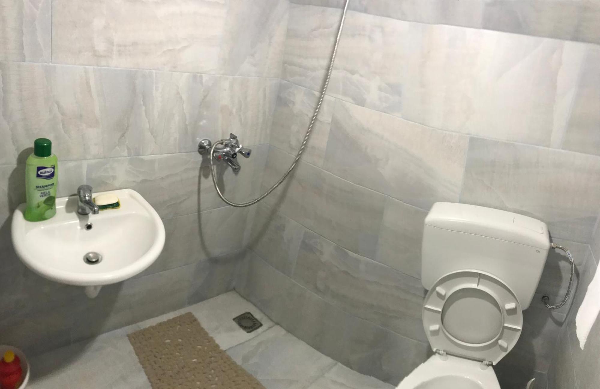 Marash Rrgalla Guesthouse テス エクステリア 写真