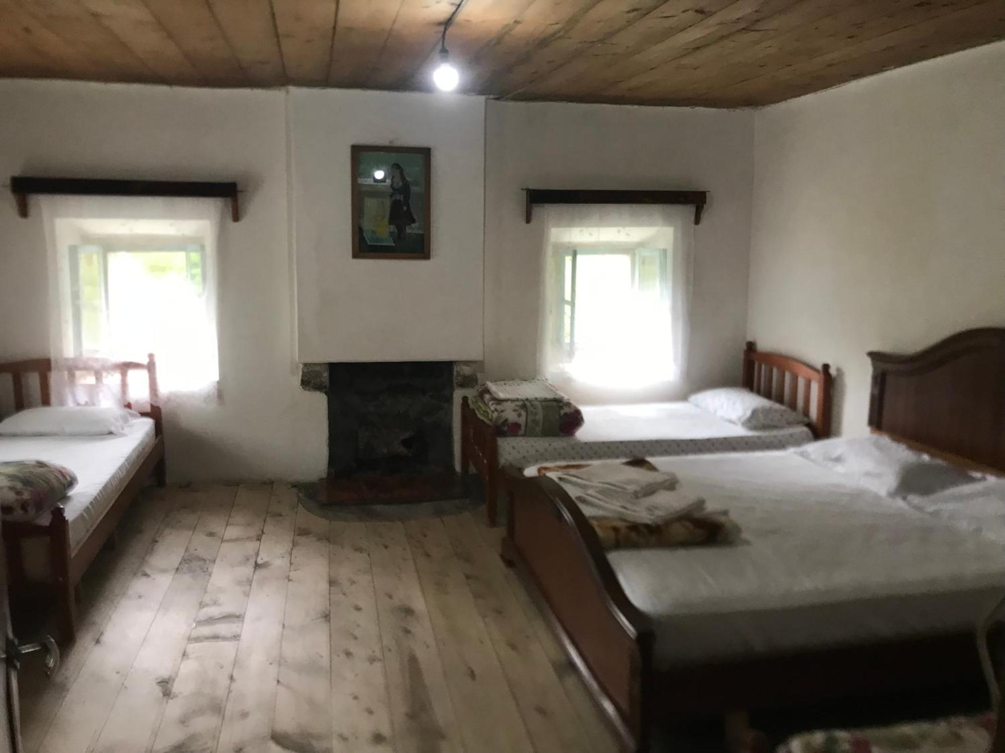 Marash Rrgalla Guesthouse テス エクステリア 写真