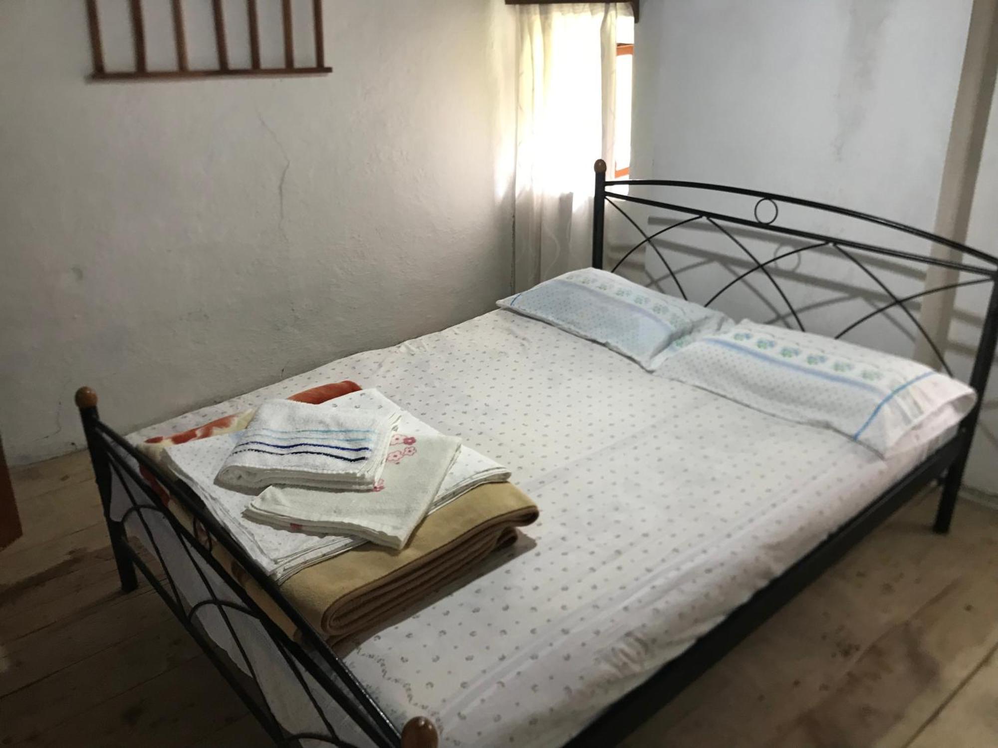 Marash Rrgalla Guesthouse テス エクステリア 写真