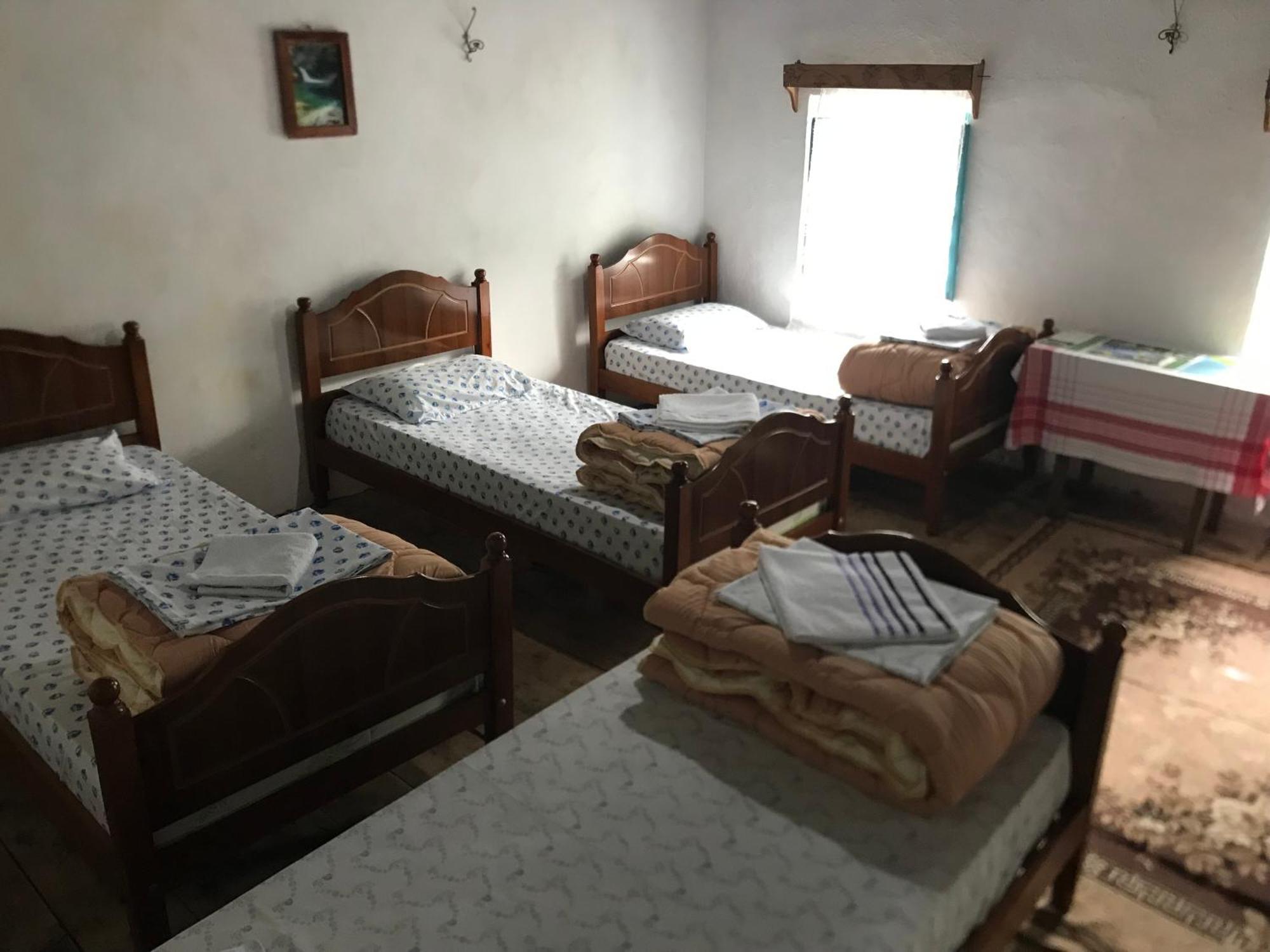 Marash Rrgalla Guesthouse テス エクステリア 写真