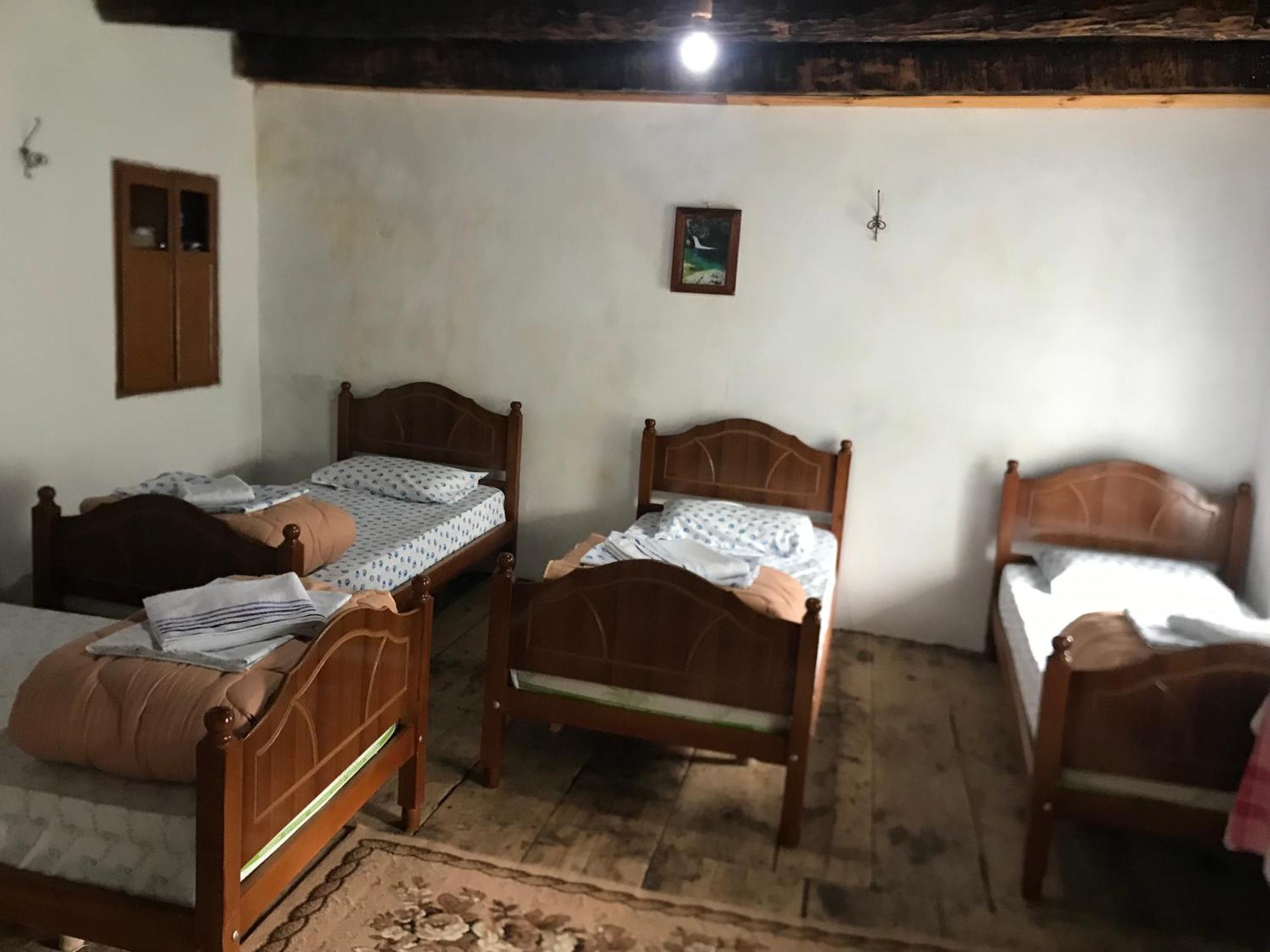 Marash Rrgalla Guesthouse テス エクステリア 写真