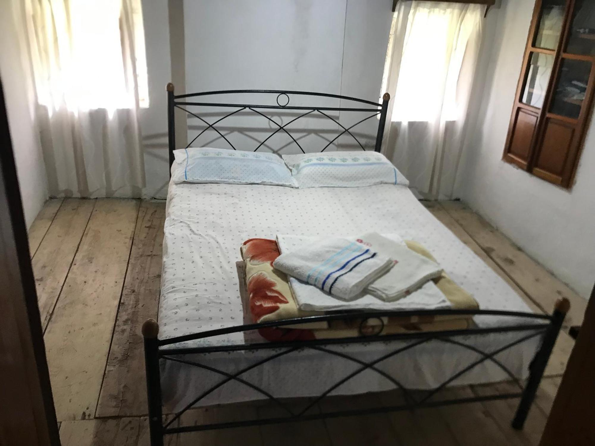 Marash Rrgalla Guesthouse テス エクステリア 写真
