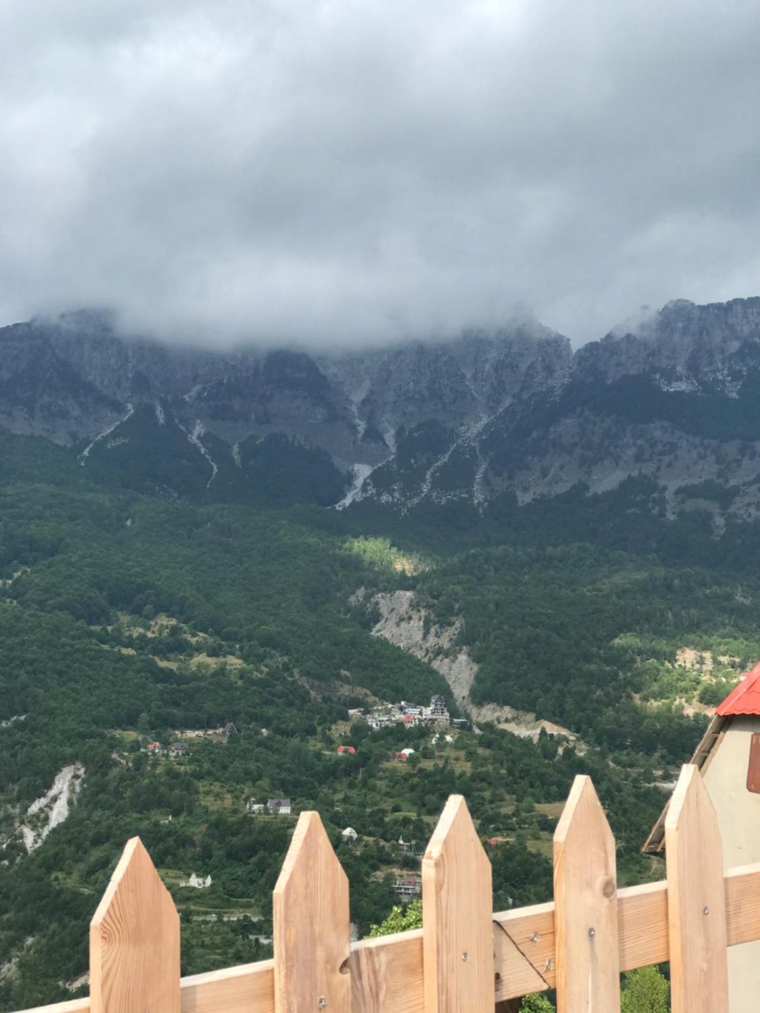 Marash Rrgalla Guesthouse テス エクステリア 写真