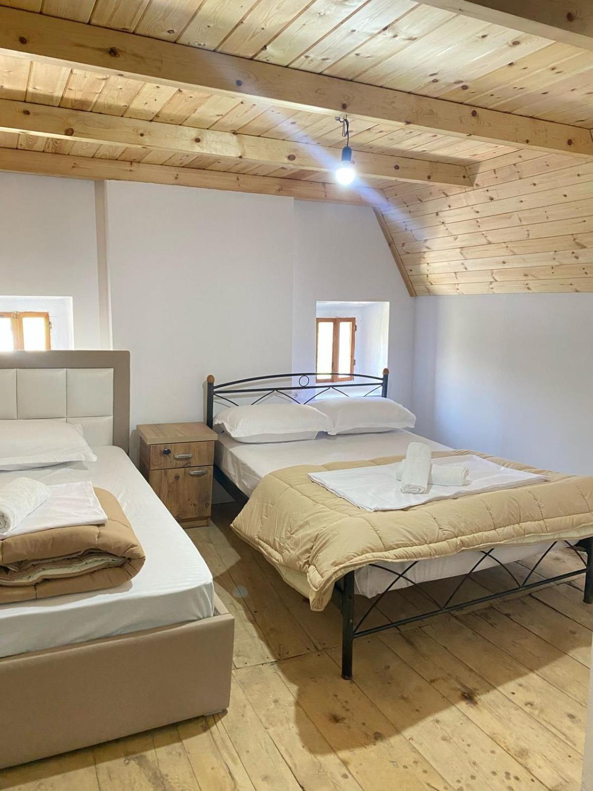 Marash Rrgalla Guesthouse テス エクステリア 写真