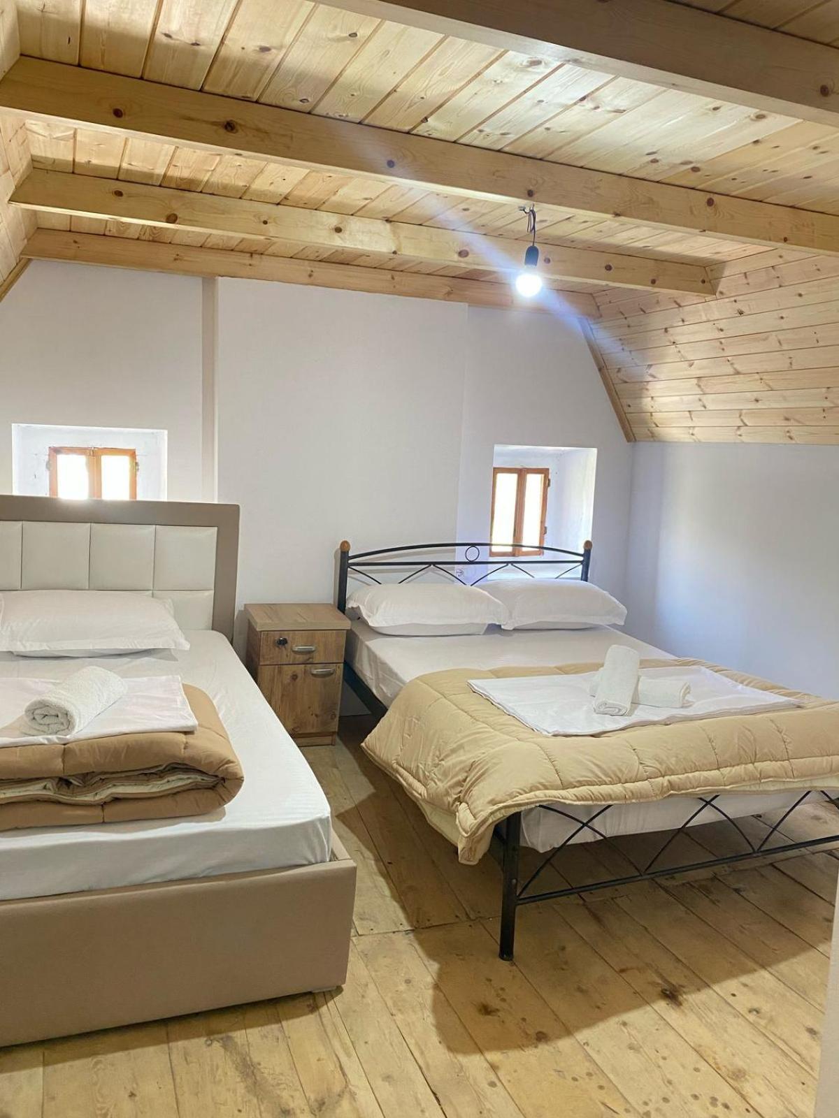Marash Rrgalla Guesthouse テス エクステリア 写真