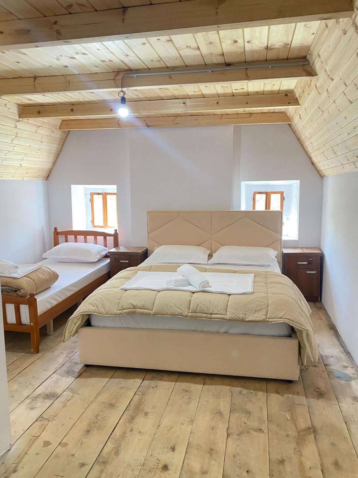 Marash Rrgalla Guesthouse テス エクステリア 写真